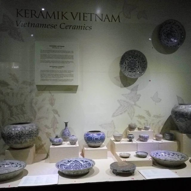 koleksi kermaik vietnam di museum gajah