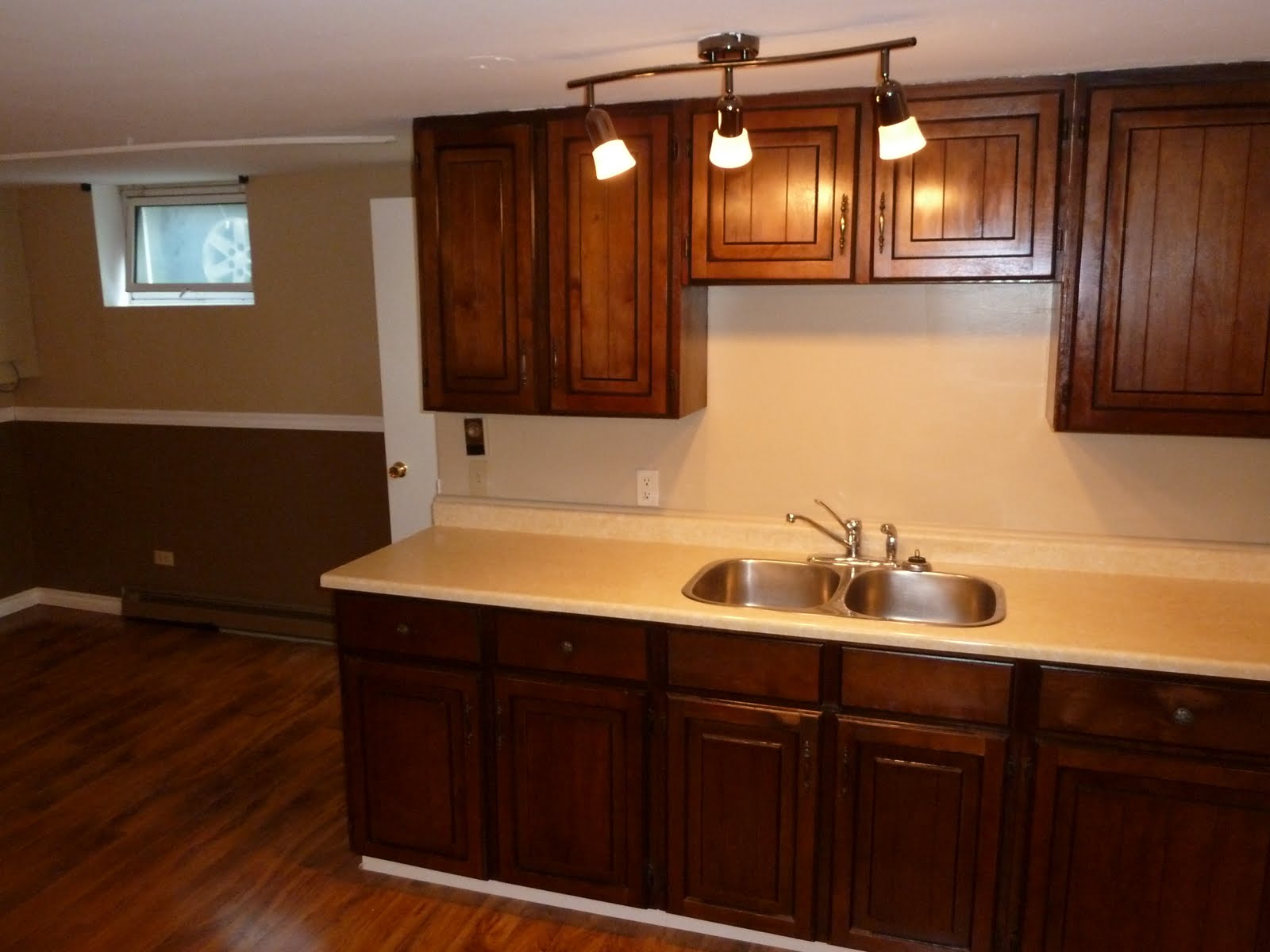 BASEMENT APARTMENT FOR RENT: Basement Apartment for Rent