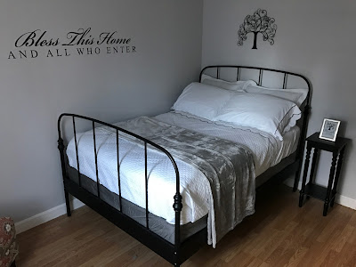 Pictures of newly redecorated guest room