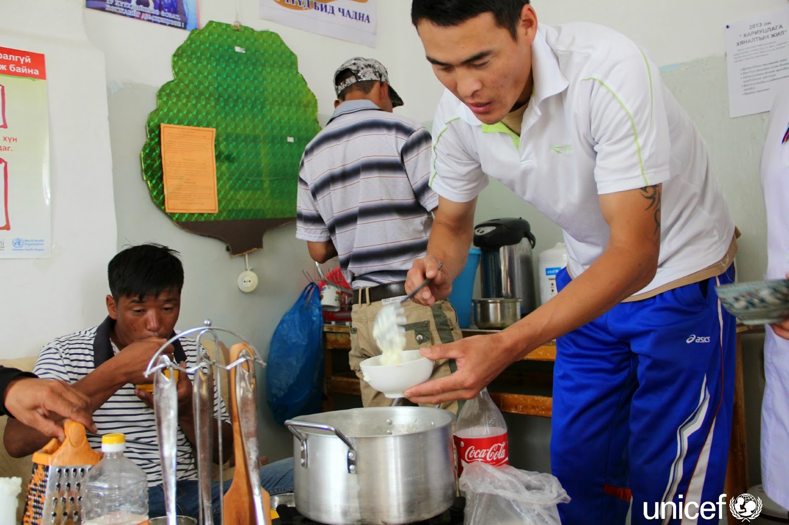 UNICEF Mongolia: Fathers’ cooking healthy meals for their kids
