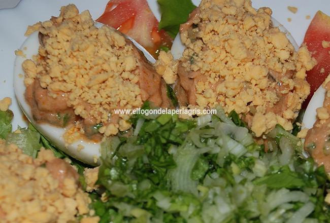 Huevos rellenos de atún Huevos rellenos de atún