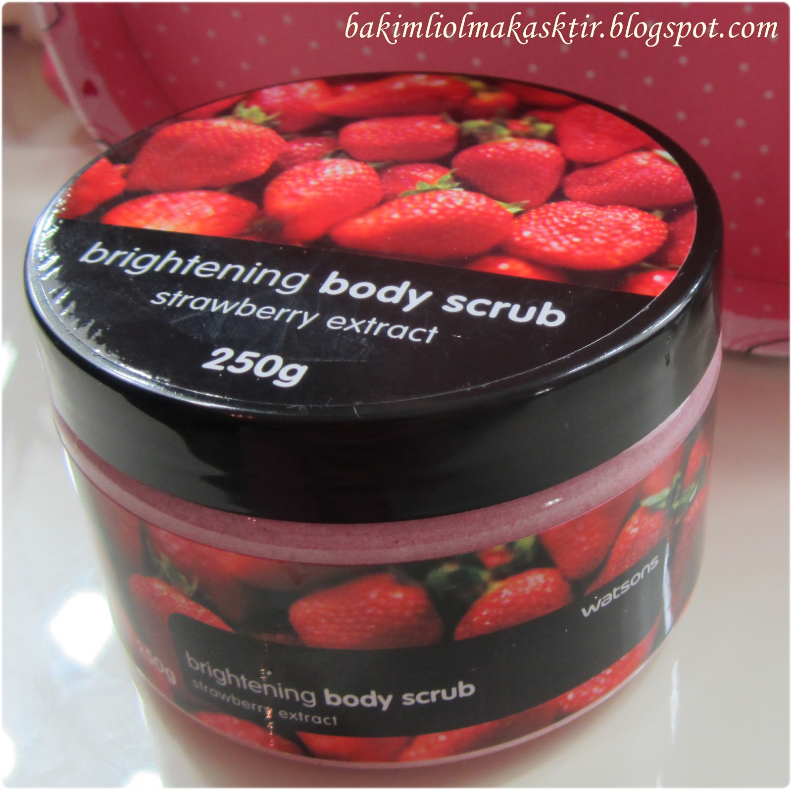 ben kendim her şeyim Watson's Brightening Body Scrub (Watson's Çilekli