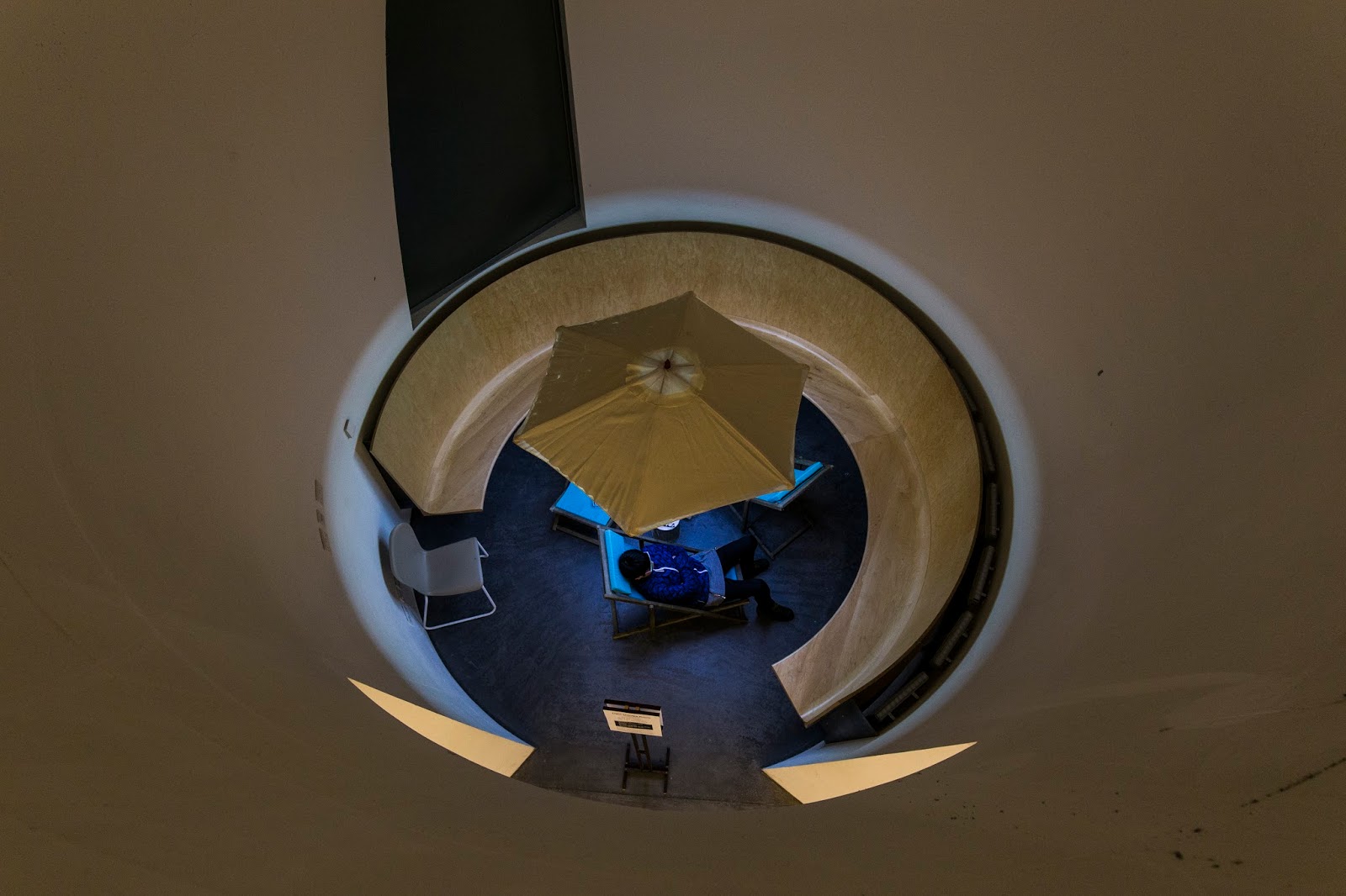 Jung Mo Kim Light Therapy Room