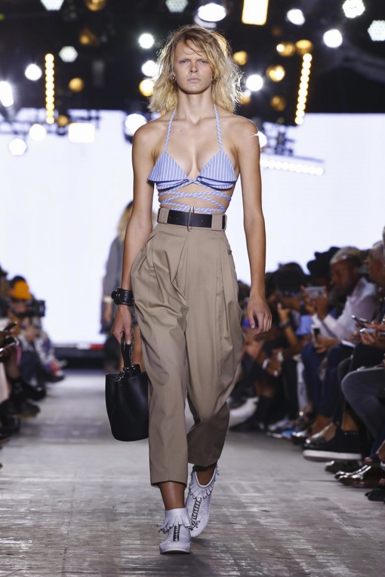 Alexander Wang- Spring Summer 2017 - New York Fashion Week alexander-wang, alexander-wang-ss17, alexander-wang-spring-summer, alexander-wang-spring-summer-2017, alexander-wang-spring-summer-new-york-fashion-week, alexander-wang-printemps-ete, dudessinauxpodiums, du-dessin-aux-podiums, nfwlive, nfw16