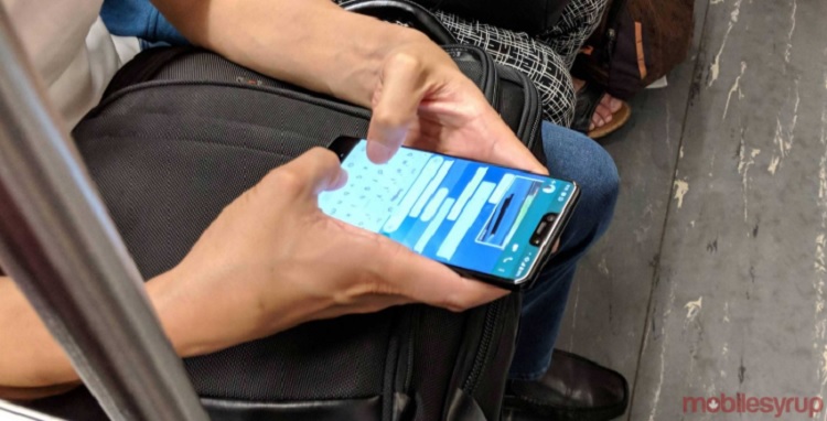 Alleged Pixel 3 XL Spotted in the Wild; Features a Deep Notch and Dual Selfie Snappers!