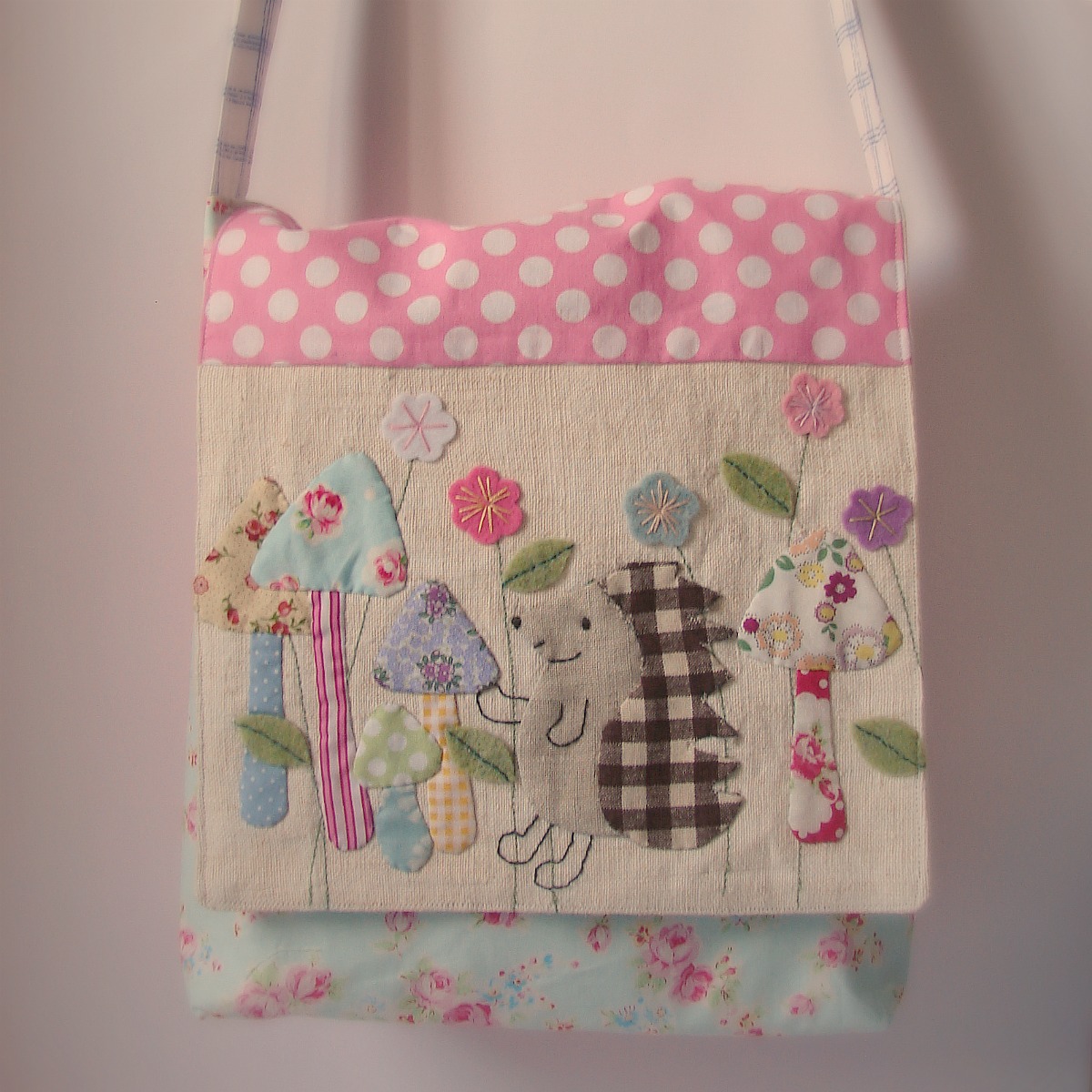 Roxy Creations: Pretty pink Hedgehog messenger bag