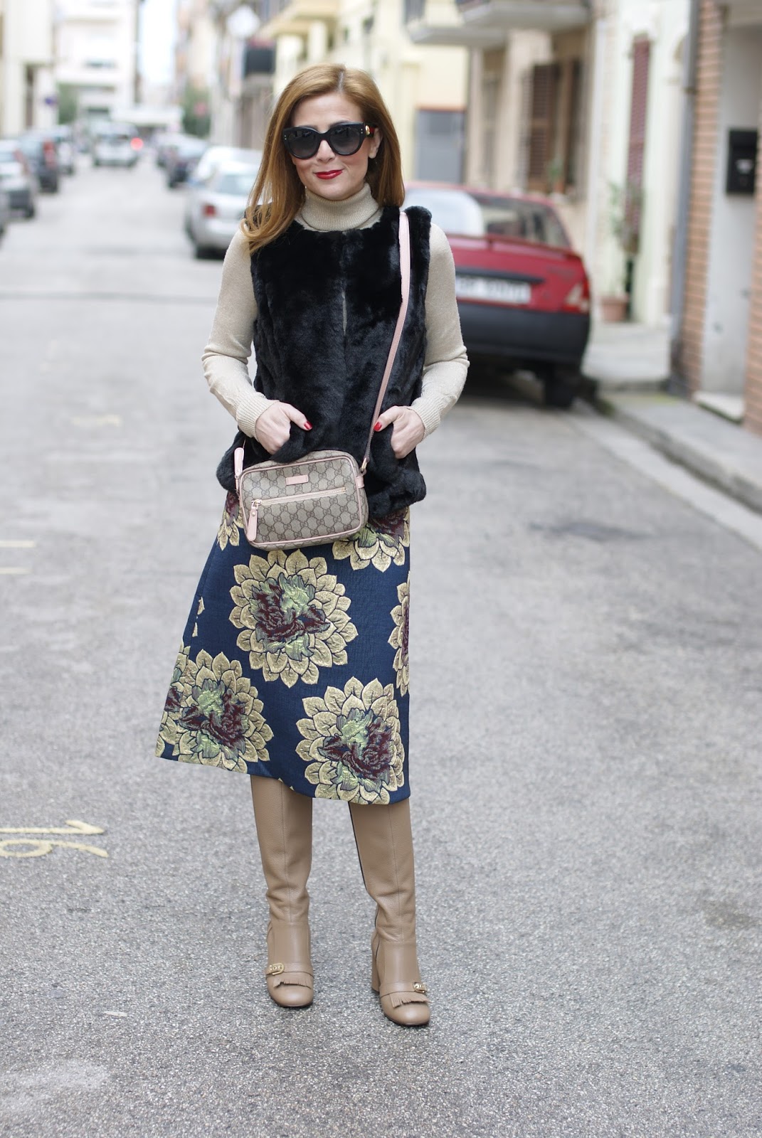 floral tapestry skirt and faux fur vest, Giovanni Fabiani boots on Fashion and Cookies fashion blog, fashion blogger style