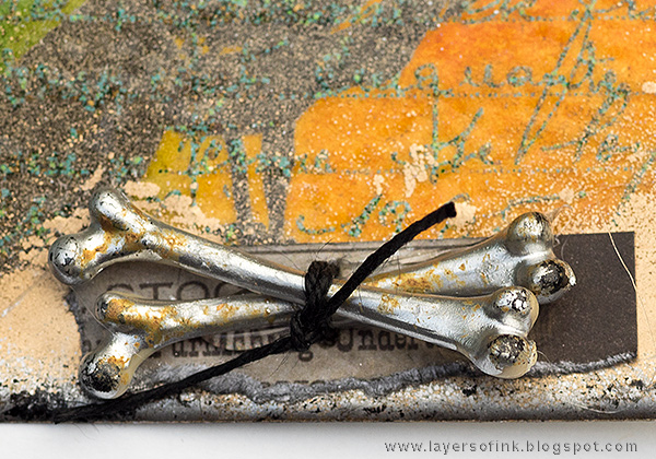 Layers of ink - Totally Embossed Tag Tutorial by Anna-Karin with Tim Holtz Halloween