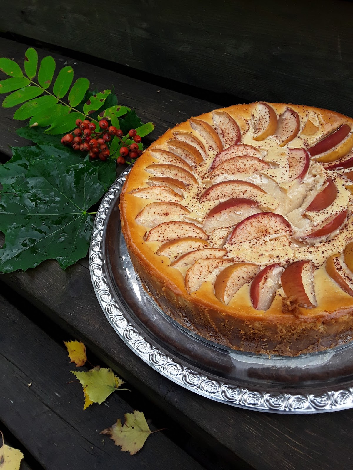 Kinuskiomenajuustokakku uunissa