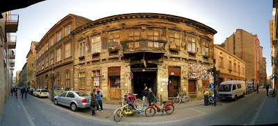 Budapest, Hungary, Kazinczy utca, Magyarország, Pub, romkocsma, ruinpub, Szimpla Kert, zsidónegyed,   street art 