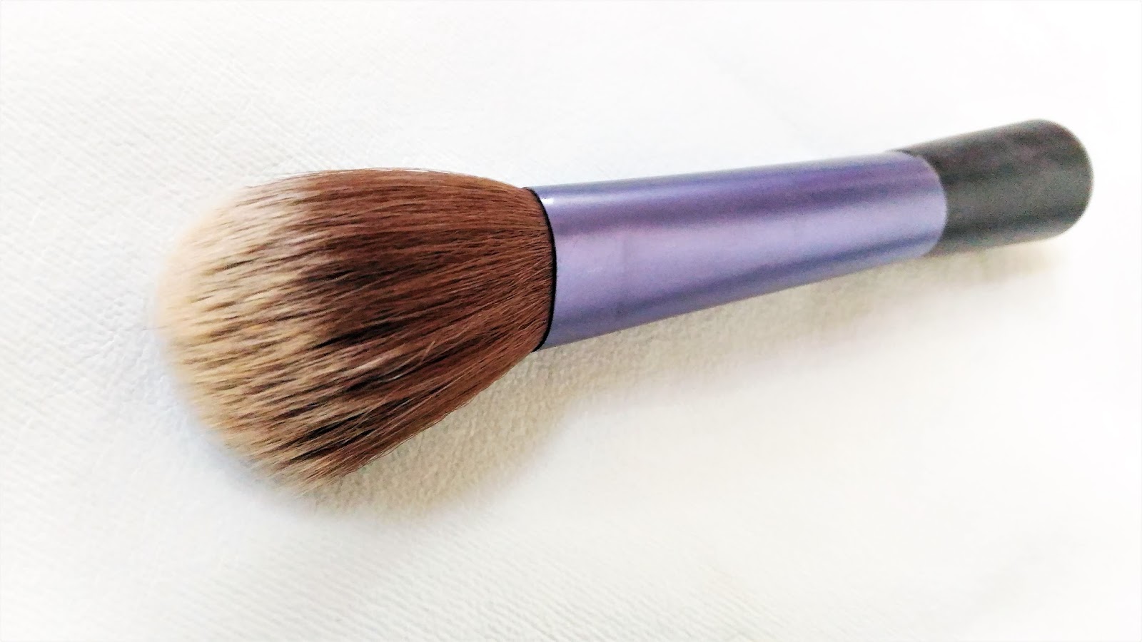 Beauty & Beyond Top 5 Tools to Apply Foundation