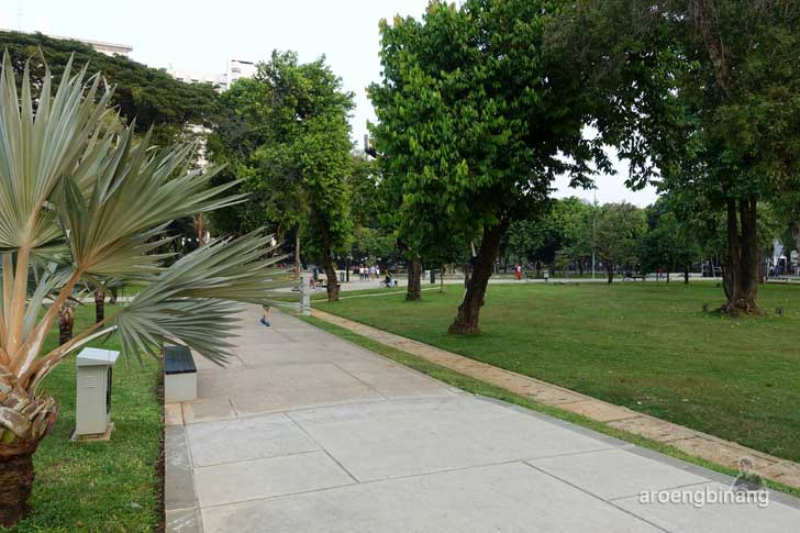 monumen pembebasan irian barat