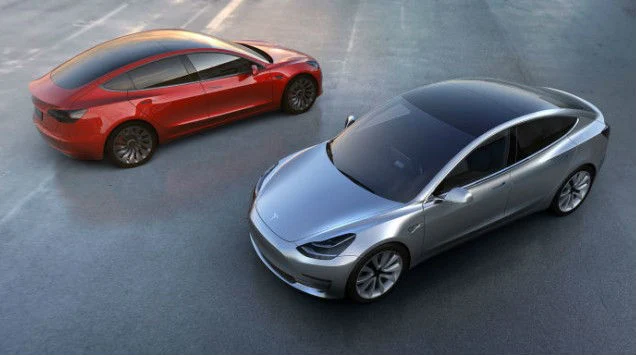 Χαμός με το νέο “οικονομικό” ηλεκτρικό αυτοκίνητο της Tesla (ΒΙΝΤΕΟ)