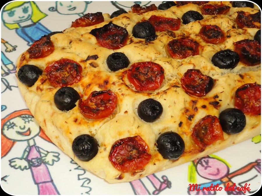 Focaccia de tomates cherries y olivas