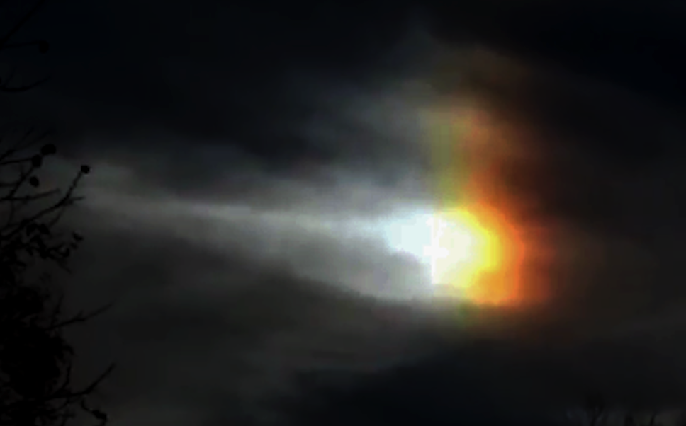 UFO SIGHTINGS DAILY: UFO Seen During Sunset Surprises Couple Like