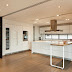 Cocina abierta e integrada en la zona pública de la casa - Schaller + Cocina Santos