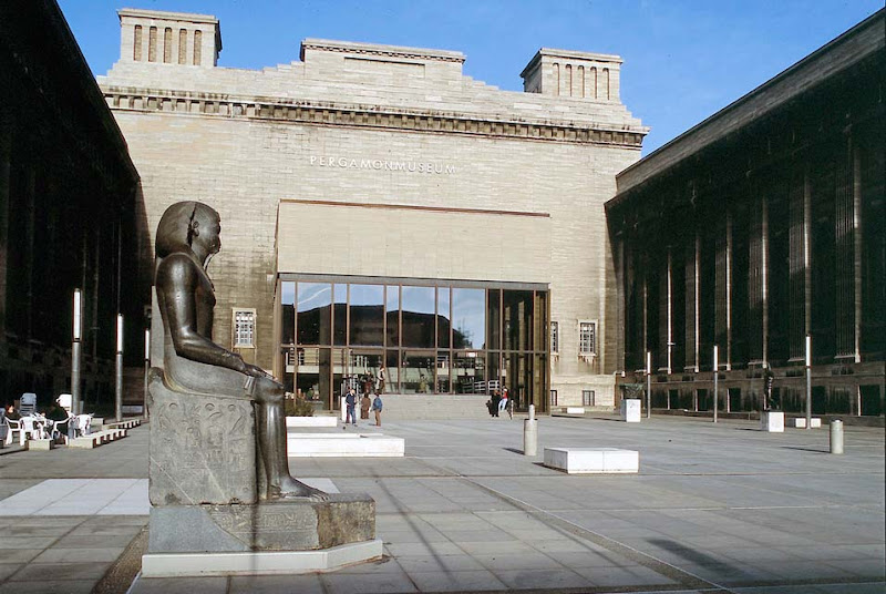 Museum in Berlin lends colossal statue of Pharaoh to Metropolitan Museum for ten years