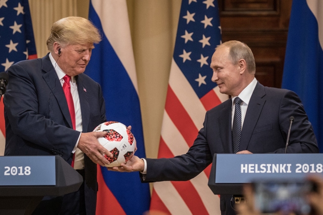 El balón que Putin le dio a Trump tiene un microchip El balón que Putin le dio a Trump tiene un microchip