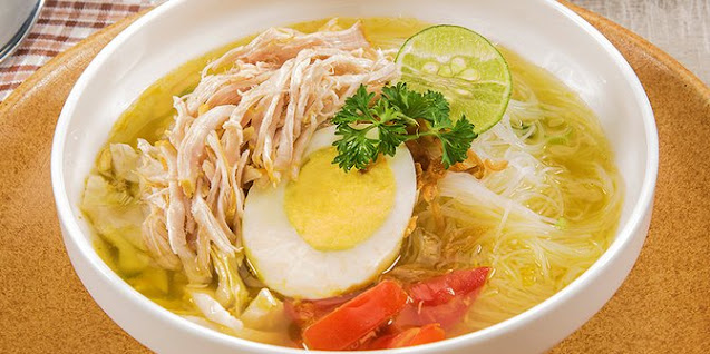 soto ayam soto ayam yang enak dan lengkap dengan telur dan pelengkap