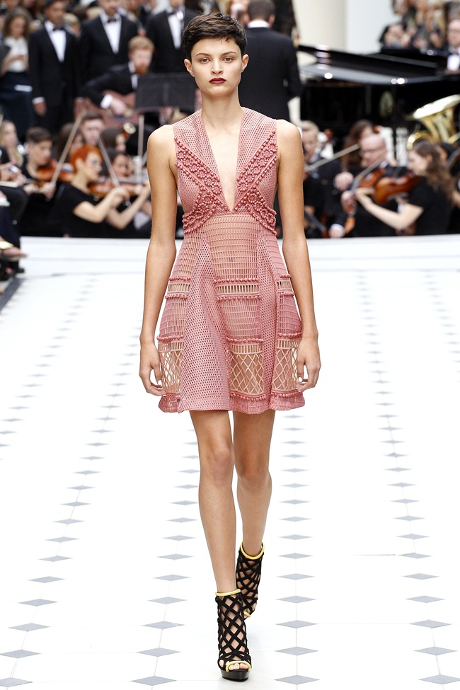 Burberry 2016 SS RTW, Isabella Emmack 2016 SS Burberry Pink Lace & Sport Mesh Dress on Runway