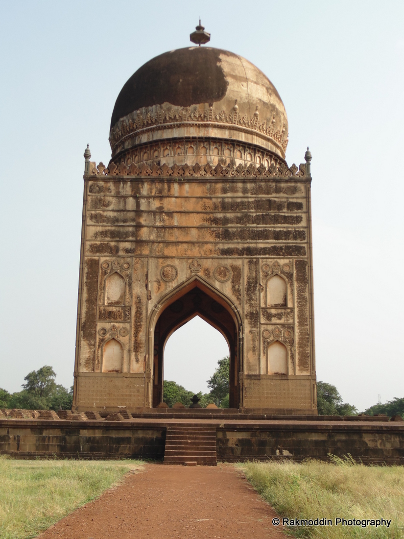 Bidar memorial park - A beautiful Islamic architecture in Bidar, Karnataka
