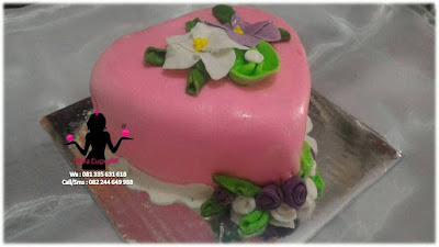 Jual Kue Tart Murah Surabaya Bentuk Hati Rasa Mbahe Enak Jual Kue Tart Murah Surabaya Bentuk Hati Rasa Mbahe Enak