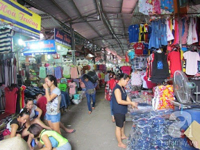Khu trục chính của chợ Ninh Hiệp với trăm người bán hàng Khu trục chính của chợ Ninh Hiệp với trăm người bán hàng