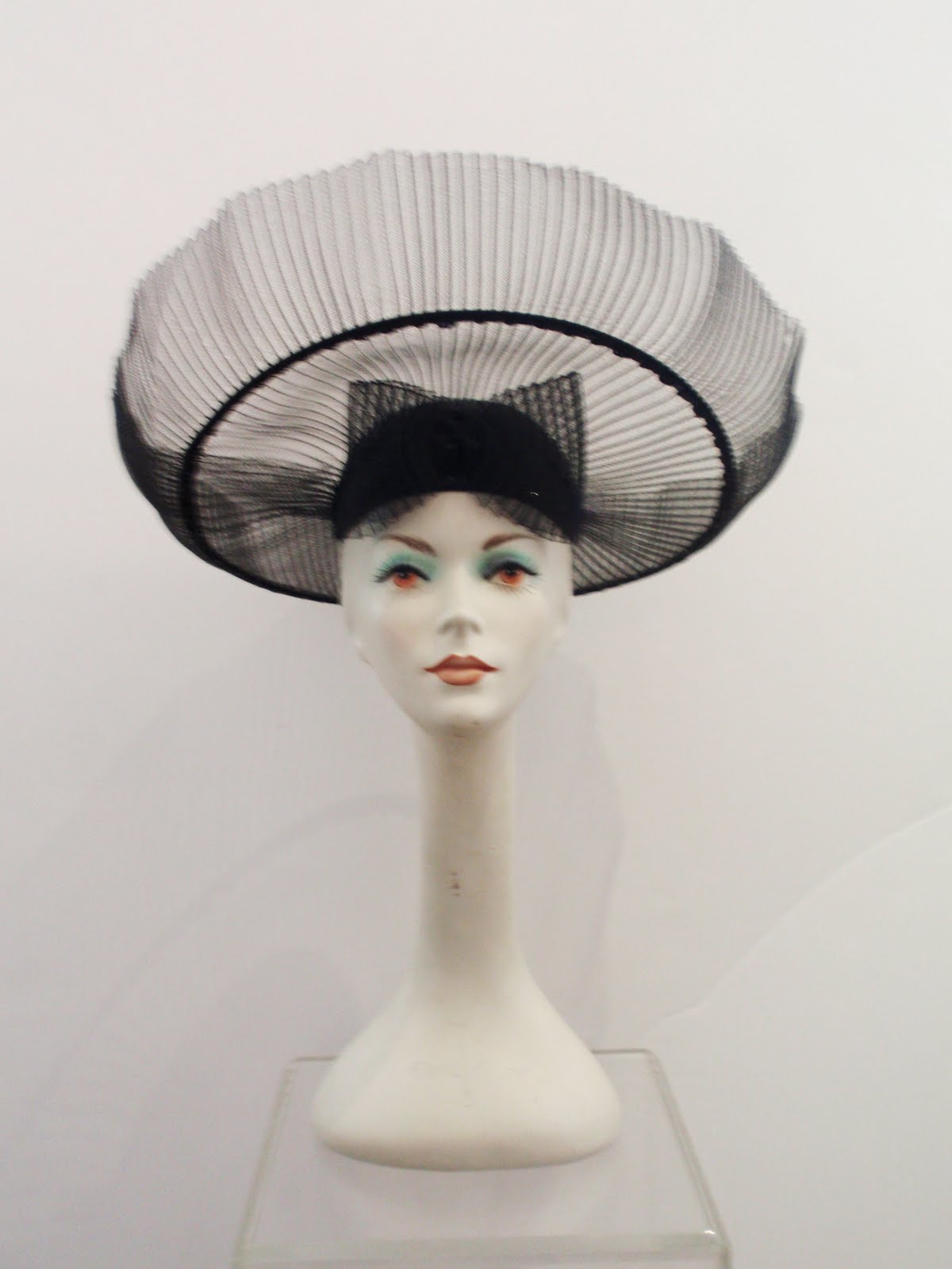 The Paper Bag Princess: Hold on to Your Hats! It's a Vintage Hat Revival