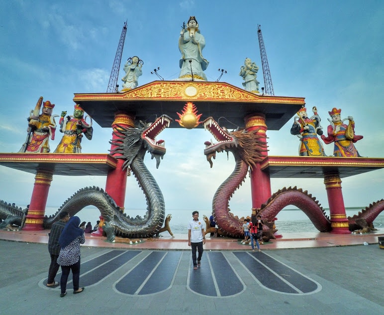 Sangarnya Patung Dewi Kwan Im di Klenteng Sanggar Agung Surabaya