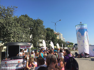 Die Schlange am Infopoint