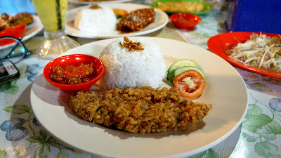Ayam Katsu warong Kak Ros di Sintang Ayam Katsu warong Kak Ros di Sintang