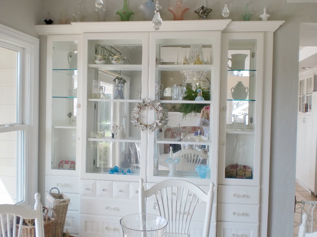 White Dining Room China Cabinet With Doors