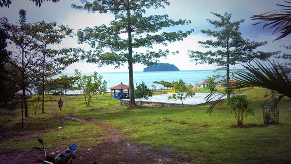 Pantai Pecatu atau pantai Guamanik pecatu park Jepara