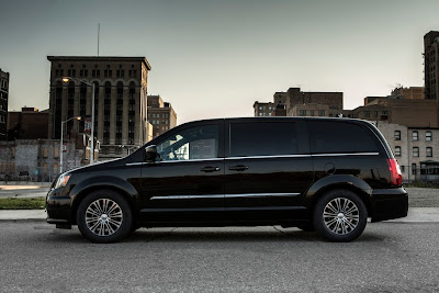 The 2013 Chrysler Town & Country S