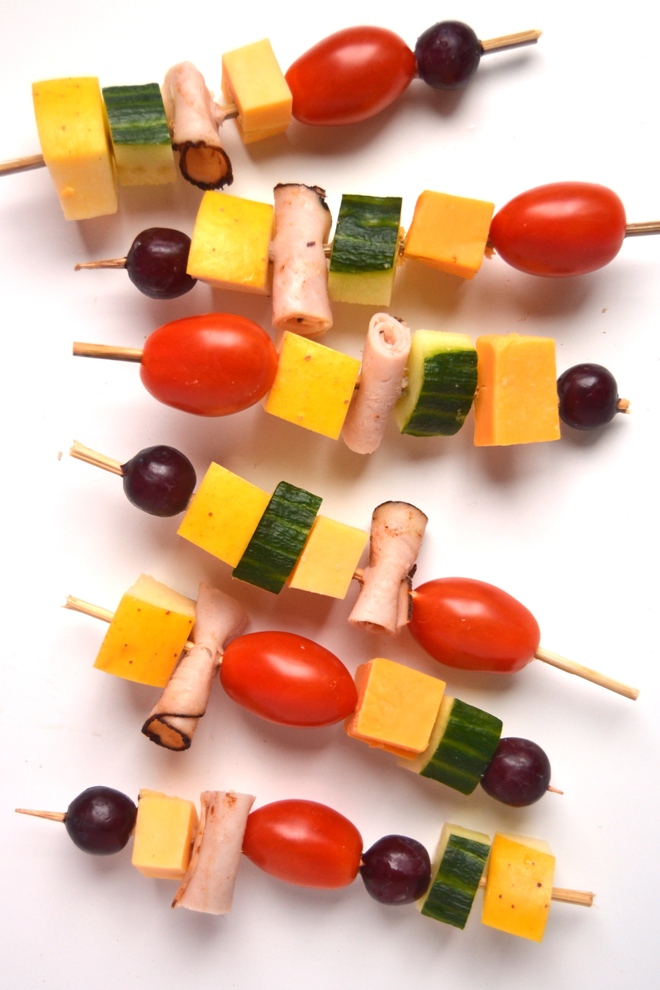 Easy Lunch Kebabs are customizable based on what you have on hand and are sure to be a lunchtime favorite for both kids and adults! Use your favorite fruits, vegetables, lunch meats and cheeses. www.nutritionistreviews.com