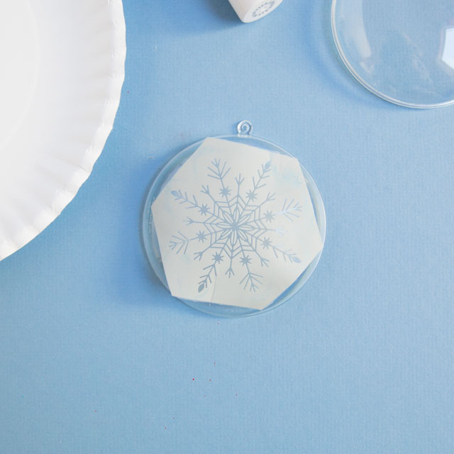 Stencil clear ornaments with snowflakes and fill them with snow! #christmasornaments #snowflakeornaments #clearornaments #marthastewartcrafts #plaidcrafts Stencil clear ornaments with snowflakes and fill them with snow! #christmasornaments #snowflakeornaments #clearornaments #marthastewartcrafts #plaidcrafts