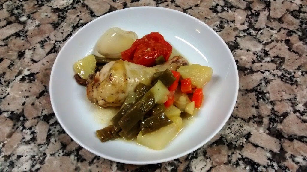 Pollo con patatas y verduras en olla GM Pollo con patatas y verduras en olla GM