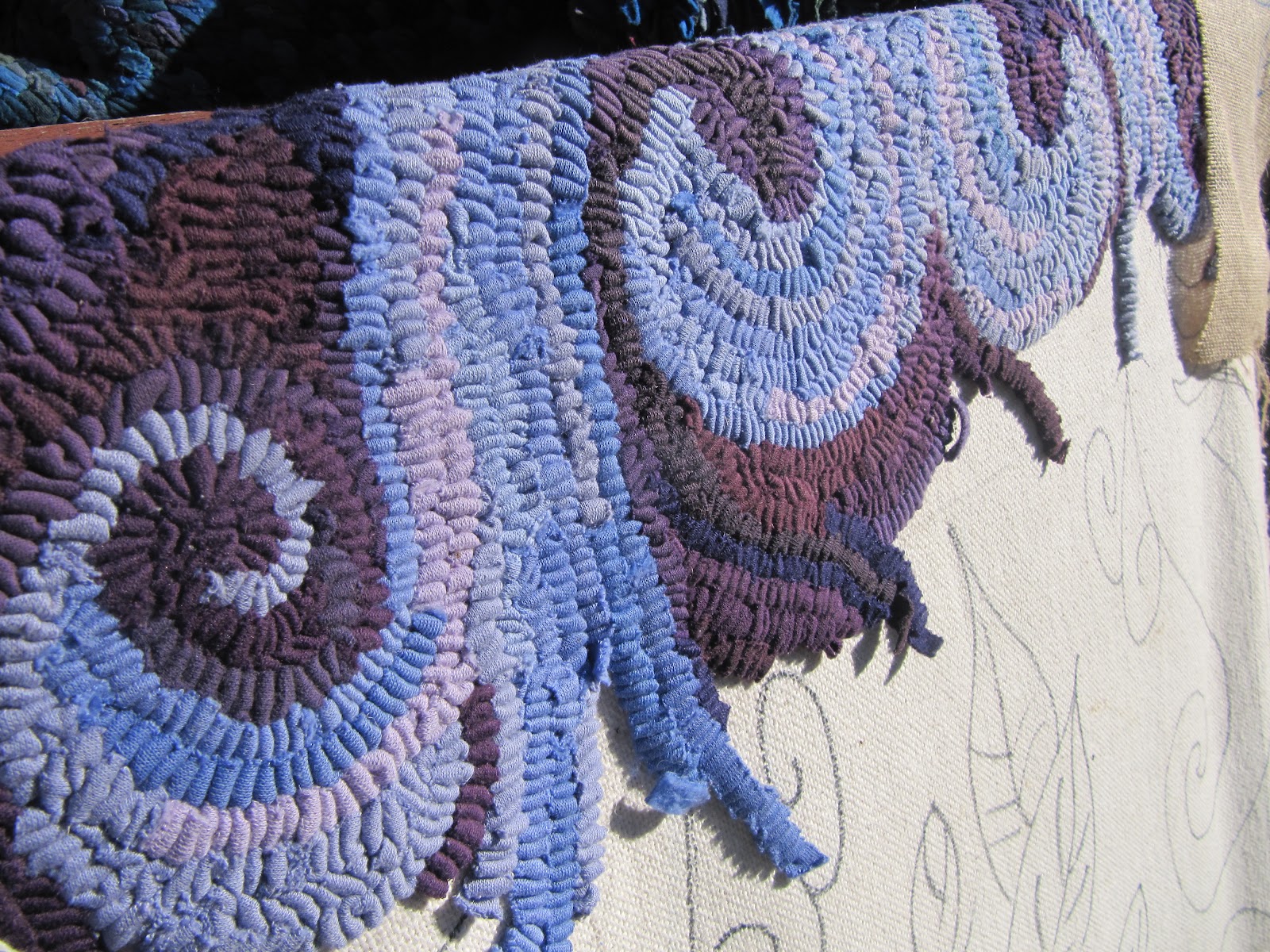 pearl & elspeth: Progging and hooking in the wintery sunshine