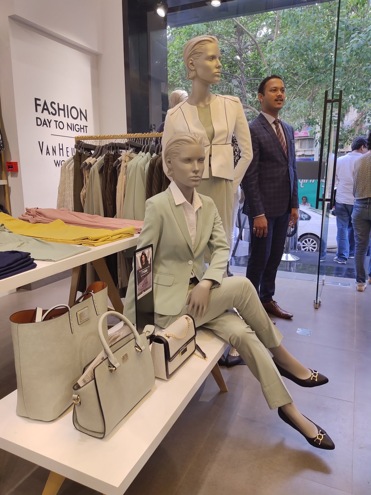 Van Heusen Launches its Largest store on Linking Road Bandra, Mumbai