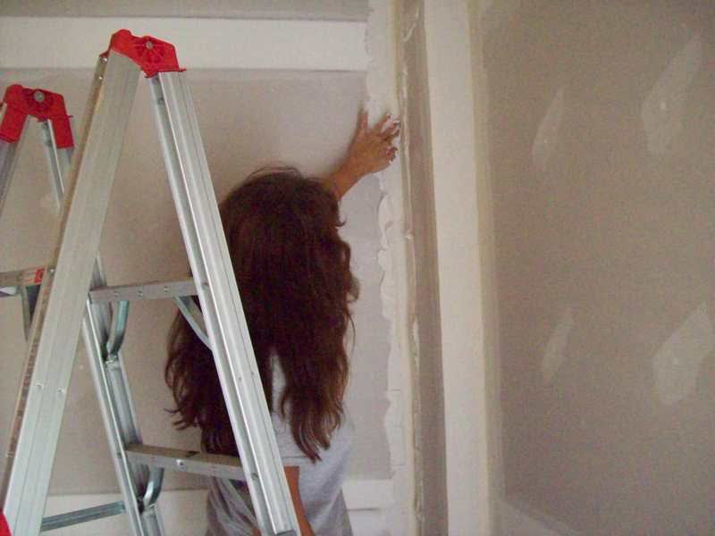 Mike and Lisa's World Chapter 26...Gutters, Spackle, And Sanding