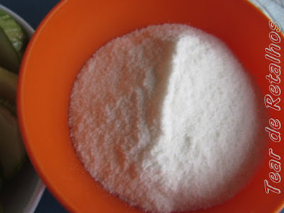 Mistura der sal e açúcar para usar no preparo de abobrinhas secas