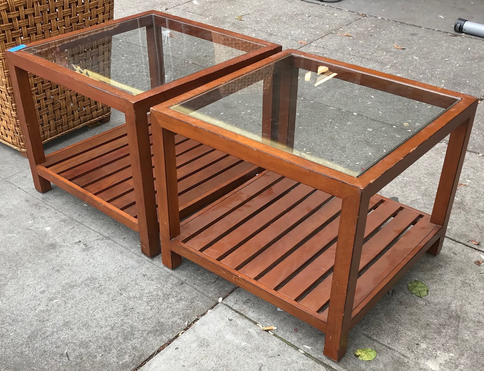 UHURU FURNITURE & COLLECTIBLES SOLD 24589 Ethan Allen 22” Square