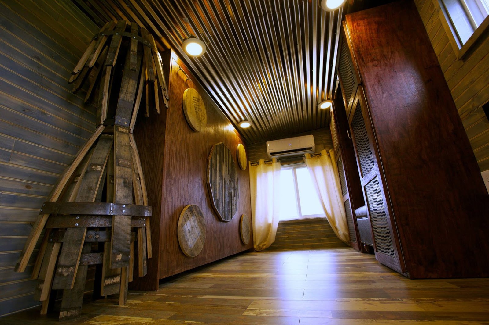 The Derby House (380 Sq Ft) [ TINY HOUSE TOWN ]