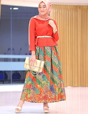 Gambar batik casual hijab dian pelangi bawahan rok batik panjang Gambar batik casual hijab dian pelangi bawahan rok batik panjang