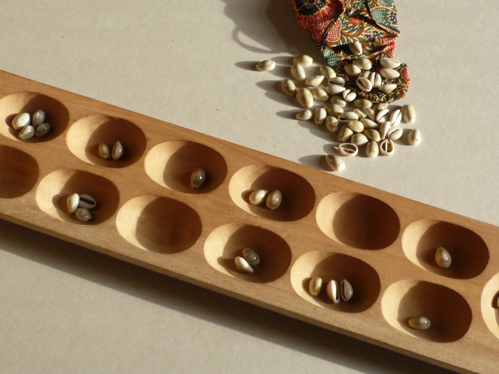 O Objetivo do jogo Mancala é: AULA 25 * acumular mais sementes que o  oponente no seu depósito (kalaha). 