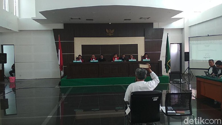 Yakin tak Bersalah, Buni Yani Mubahalah Bantah Edit Video Ahok di Sidang Yakin tak Bersalah, Buni Yani Mubahalah Bantah Edit Video Ahok di Sidang