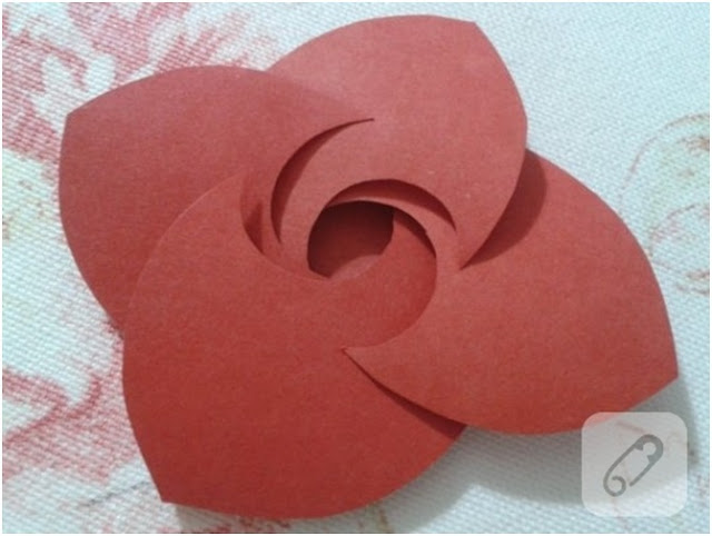 kolay şekilde kağıttan çiçek yapımı