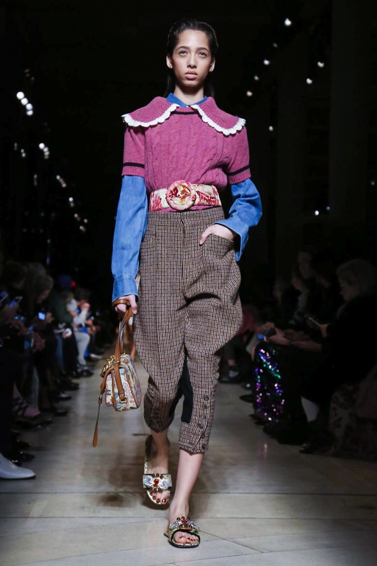 Miu Miu Fall/Winter 2016-2017 RTW PFW miu-miu-fall-winter-2016-2017-collection-paris-fashion-week, miu-miu-fall-winter-2016-2017, miu-miu-fall-winter-2016, miu-miu-fall-winter-2017, miu-miu-fall-winter, miu-miu-fall, miu-miu-fall-2016-2017, miu-miu-fall-2016, miu-miu-fall-2017, miu-miu-automne-hiver, miu-miu-automne-hiver-2016-2017, miu-miu-automne-hiver-2016, miu-miu-automne-hiver-2017, miu-miu-aw16, paris-fashion-week-2016, du-dessin-aux-podiums, dudessinauxpodiums