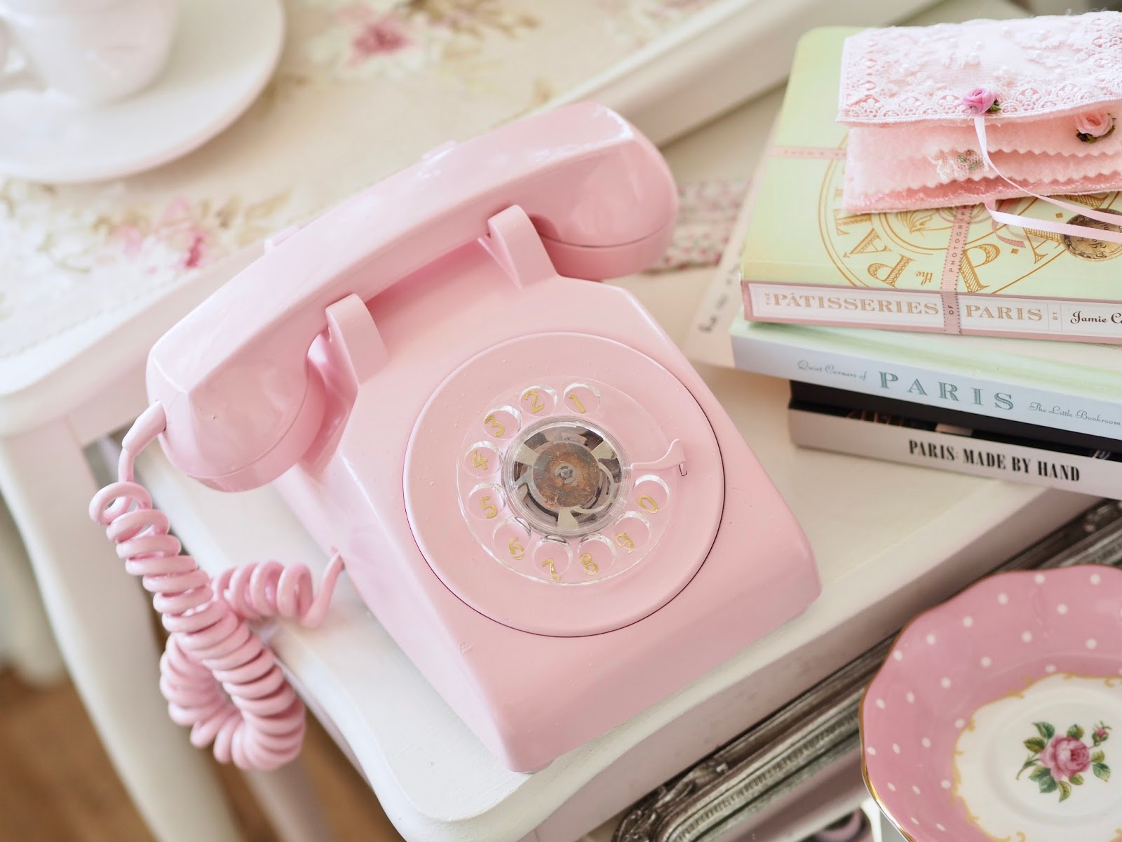 Video:How I up cycled my vintage phone to shabby chic pink.