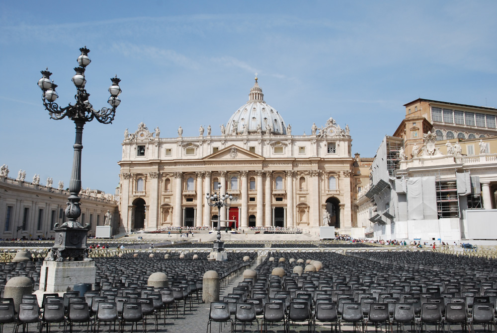 Footloose with Diana: Trajan's Column, SPQR, St. Peter's and the Castel ...